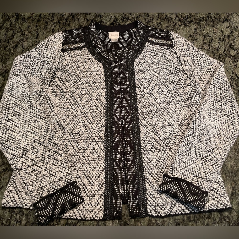🔥Chicos Size 1 (M/8) women’s like NEW jacket. Beautiful fabrication and detail!